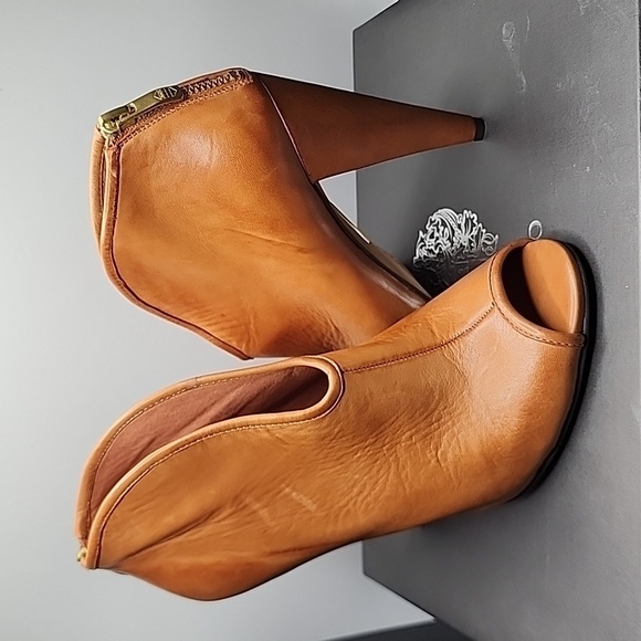 Vince Camuto Shoes - Vince Camuto Soft Leather Bootie with Back Zip Caramel Size 7M